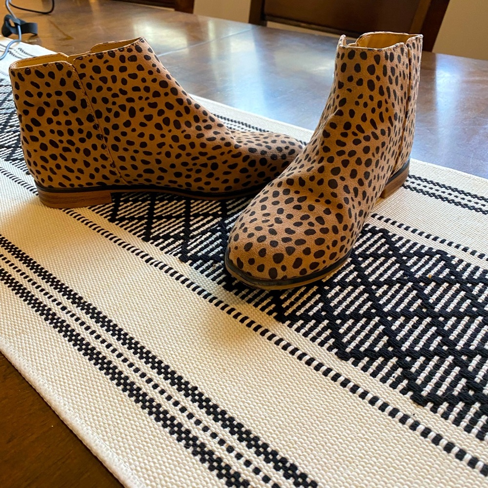 Cat and Jack leopard booties